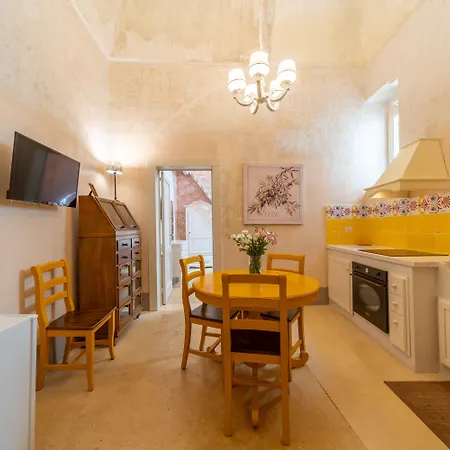 Lägenhetshotell Dimore Briganti 3*